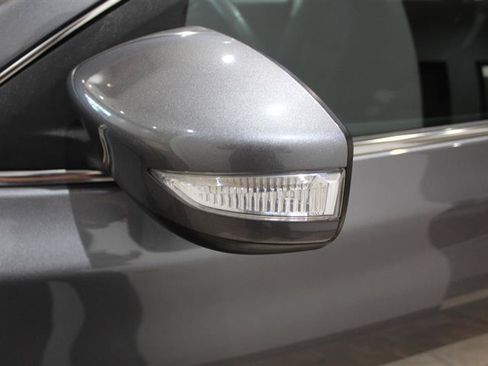 Used 2019 Nissan Sentra SR FWD image 12