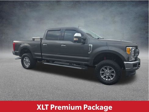Used 2017 Ford F250 XLT w/ XLT Premium Package AWD/4WD image 3