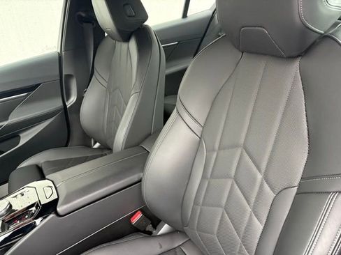 Used 2026 BMW 530i xDrive w/ Premium Package image 10