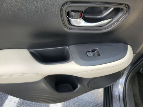 Certified 2024 Honda HR-V LX image 9
