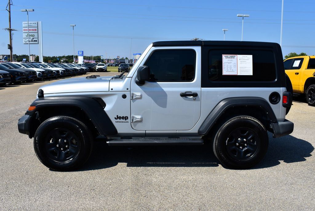 Used 2022 Jeep Wrangler Sport AWD/4WD image 5