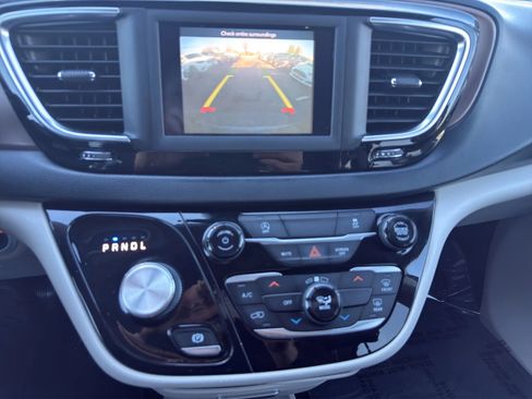 Used 2020 Chrysler Voyager Lxi image 22