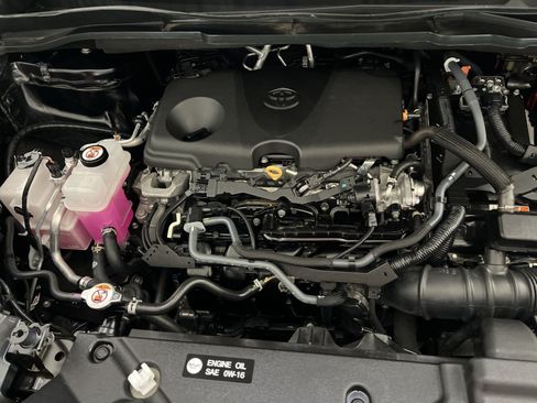 Used 2024 Toyota Sienna XLE w/ XLE Plus Package FWD image 28