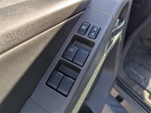 Used 2015 Nissan Frontier PRO-4X image 11