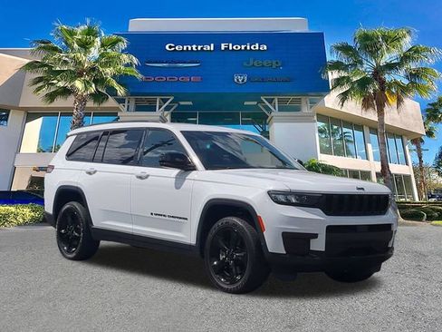 Used 2023 Jeep Grand Cherokee L Laredo image 2