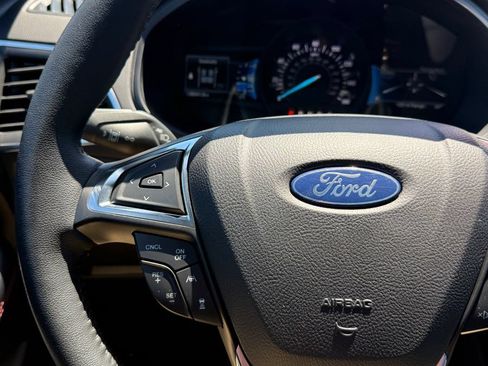 Used 2022 Ford Edge Titanium w/ Equipment Group 301A AWD/4WD image 16
