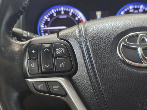 Used 2014 Toyota Highlander XLE AWD/4WD image 16