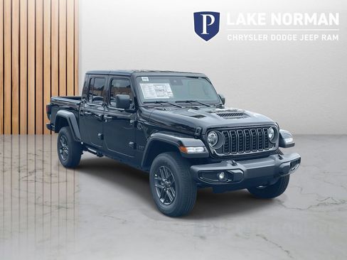 New 2025 Jeep Gladiator Sport image 2