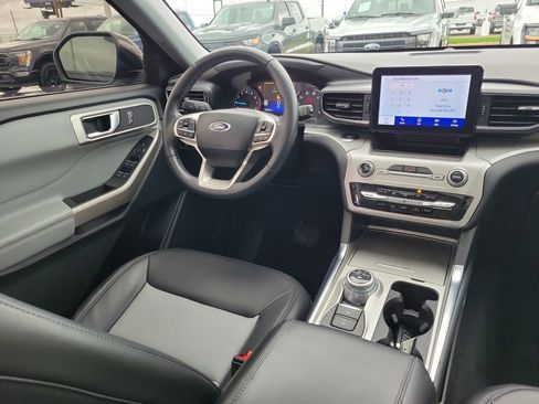 Certified 2022 Ford Explorer XLT w/ Equipment Group 202A image 13