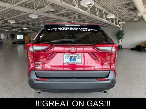 Used 2022 Toyota RAV4 LE AWD/4WD image 7
