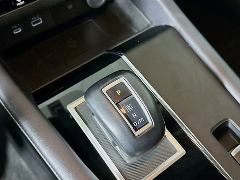 Used 2024 Mitsubishi Outlander SE image 25