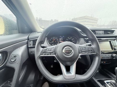 Used 2018 Nissan Rogue S image 11