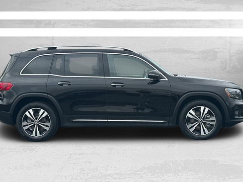 Certified 2025 Mercedes-Benz GLB 250 image 3