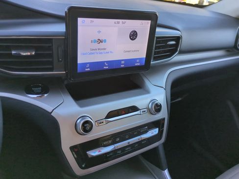 Used 2022 Ford Explorer XLT w/ Equipment Group 202A image 29