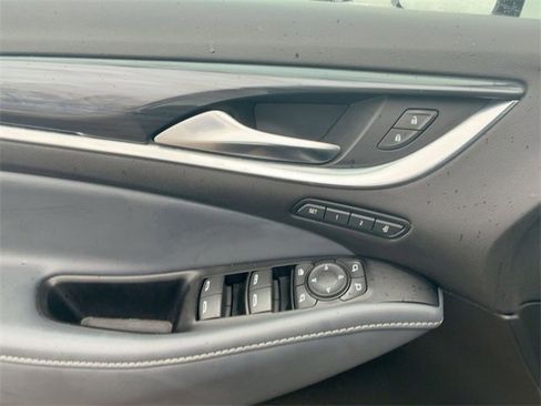 Used 2024 Buick Enclave Premium image 13