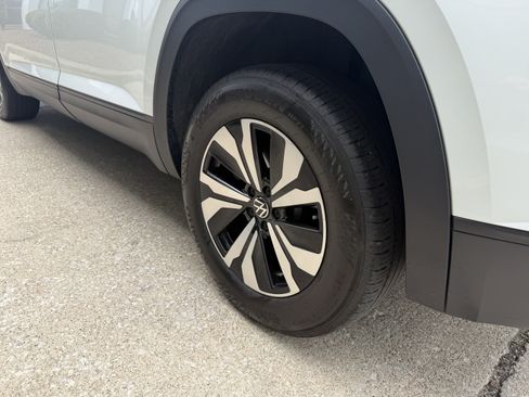 Used 2024 Volkswagen Atlas Cross Sport SE AWD/4WD image 13
