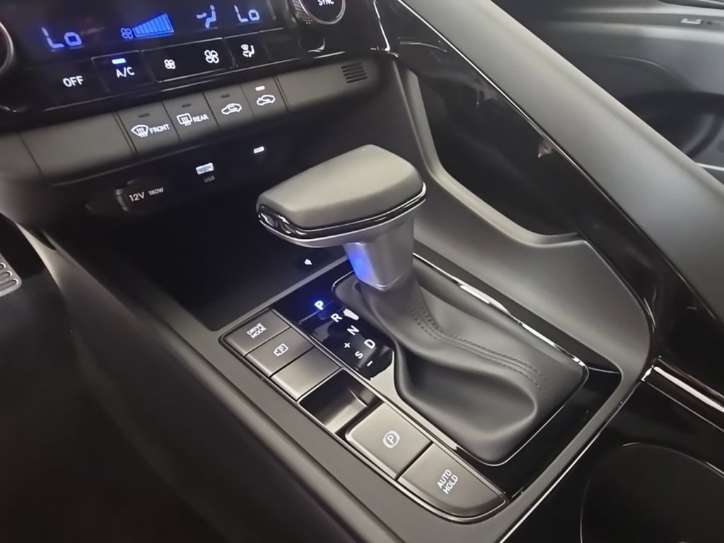 Certified 2025 Hyundai Elantra SEL FWD image 22