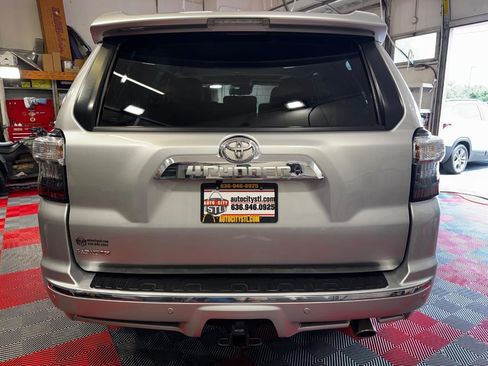Used 2022 Toyota 4Runner Limited AWD/4WD image 6