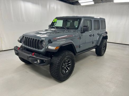 Used 2024 Jeep Wrangler Unlimited Rubicon AWD/4WD image 2