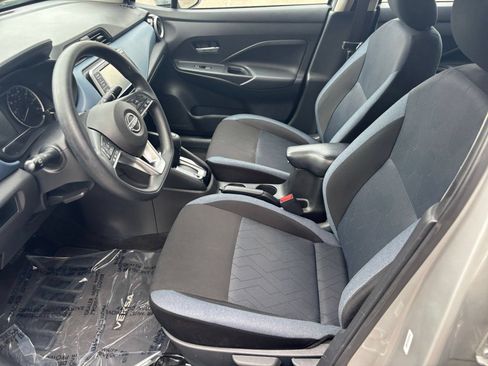 Used 2025 Nissan Versa SV FWD image 25