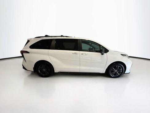 Certified 2025 Toyota Sienna XSE AWD/4WD image 7