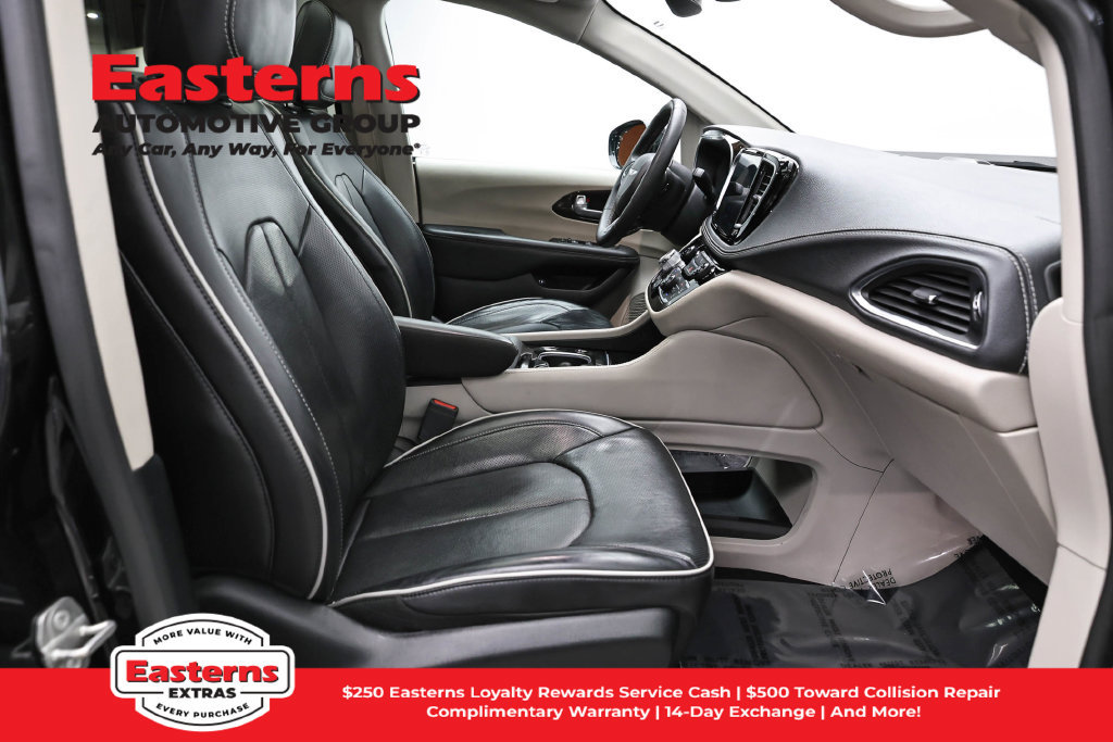 Used 2023 Chrysler Pacifica Limited FWD image 26
