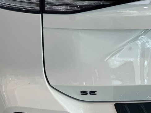 New 2026 Volkswagen Tiguan SE R-Line FWD image 7
