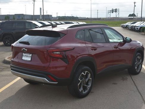Used 2025 Chevrolet Trax LT w/ Driver Confidence Package FWD image 5
