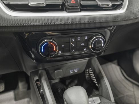 Used 2024 Chevrolet TrailBlazer LT w/ LT Cold Weather Package FWD image 24