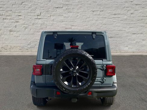 Used 2025 Jeep Wrangler Unlimited Sahara AWD/4WD image 4