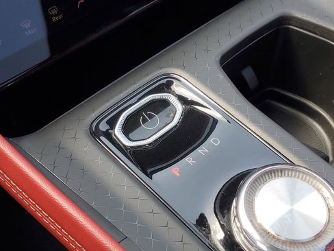 Used 2024 Jeep Wagoneer Launch Edition AWD/4WD image 35