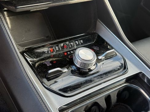 Used 2023 Jeep Wagoneer Series II w/ Convenience Group I image 19