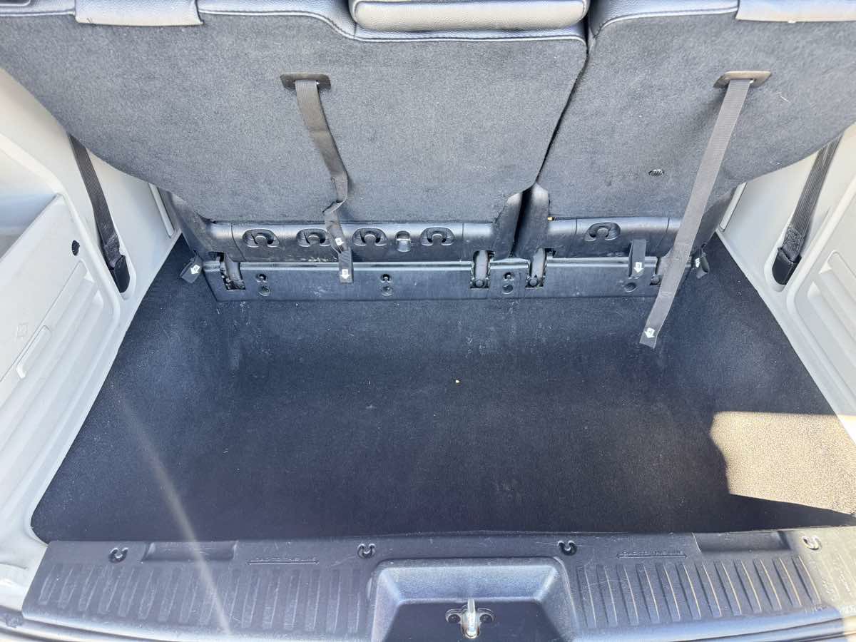 Used 2016 Chrysler Town & Country Touring FWD image 25