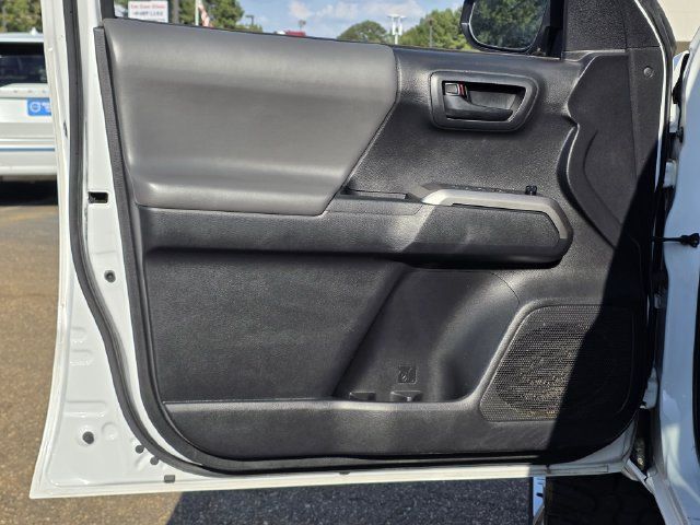 Used 2022 Toyota Tacoma SR5 w/ Technology Package AWD/4WD image 15