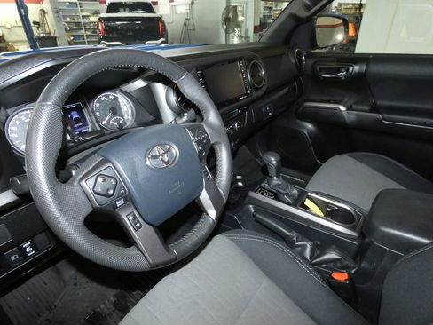 Used 2020 Toyota Tacoma 4x4 Double Cab image 9