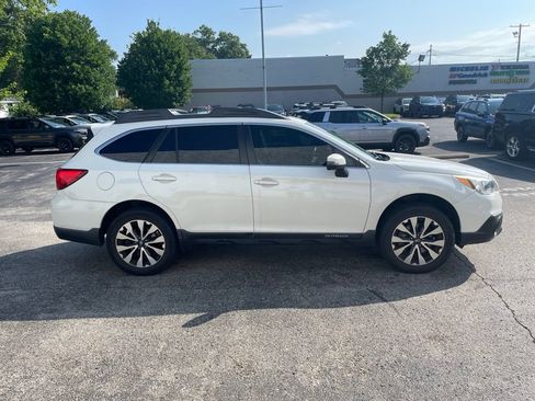 Used 2017 Subaru Outback 2.5i Limited AWD/4WD image 4