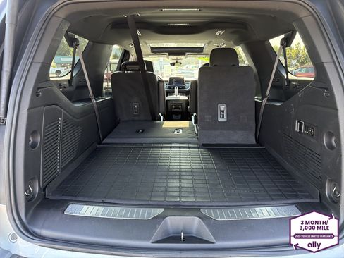 Used 2023 Chevrolet Suburban High Country AWD/4WD image 5