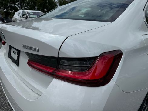 Used 2025 BMW 330i Sedan w/ Premium Package image 11