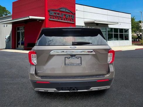 Used 2021 Ford Explorer XLT w/ Equipment Group 202A RWD image 4