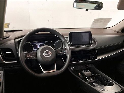 Used 2021 Nissan Rogue SV FWD image 3