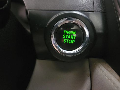 Used 2013 Toyota Camry XLE image 29