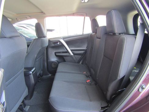 Used 2017 Toyota RAV4 XLE FWD image 10