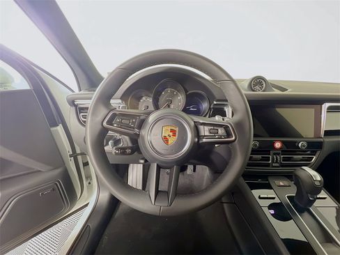 New 2026 Porsche Macan image 12
