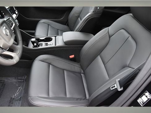 New 2026 Volvo XC40 B5 Core w/ Protection Package Premier image 12