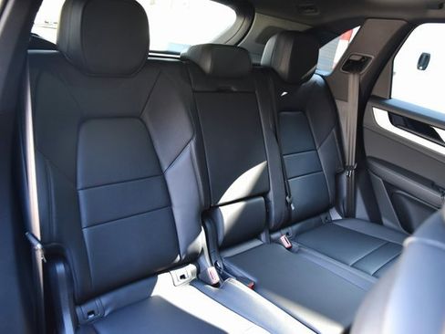 Certified 2025 Porsche Cayenne image 24