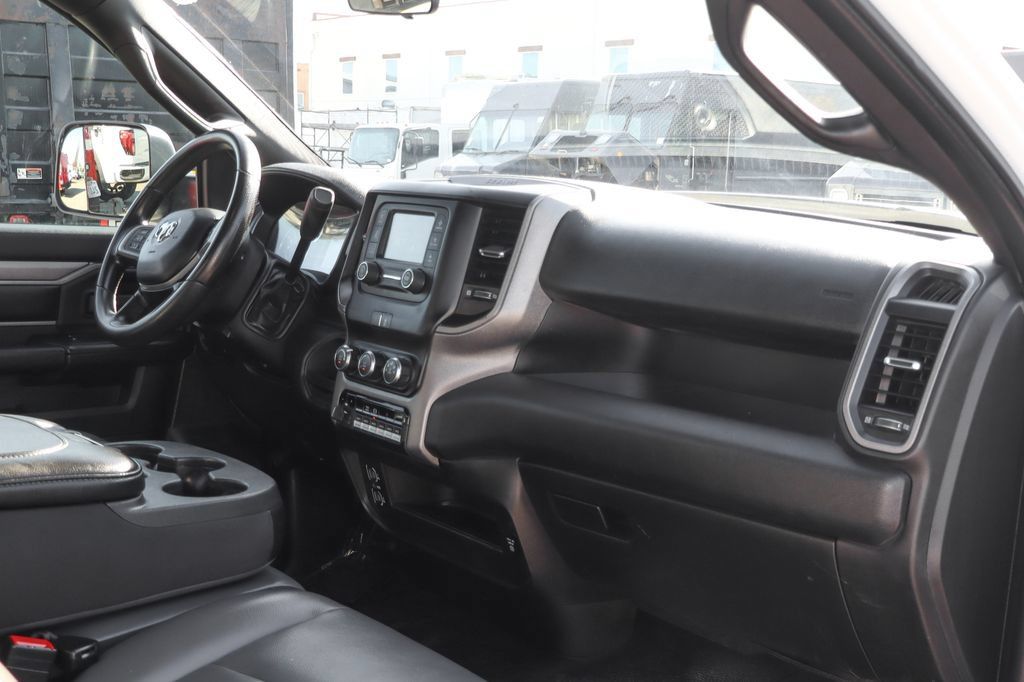 Used 2021 RAM 5500 Tradesman RWD image 34