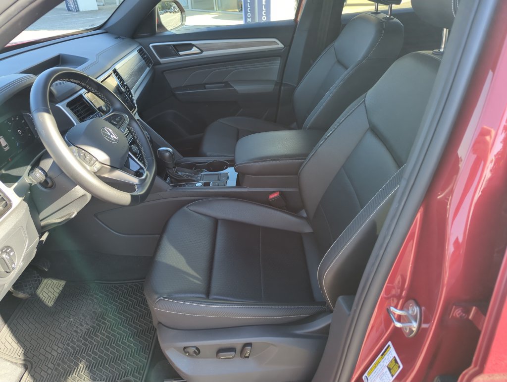 Used 2023 Volkswagen Atlas Cross Sport SE w/ Panoramic Sunroof Package FWD image 12