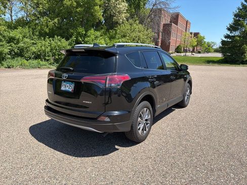 Used 2018 Toyota RAV4 LE w/ Carpet Mat Package AWD/4WD image 23