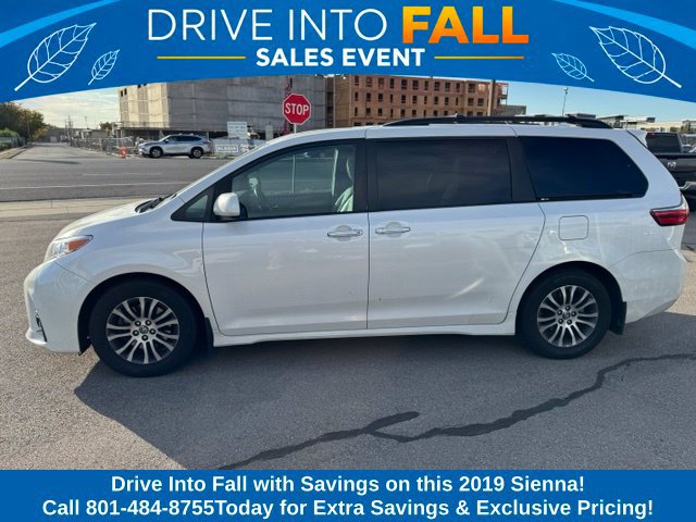 Used 2019 Toyota Sienna XLE Premium FWD image 2
