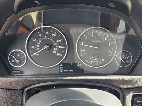 Used 2018 BMW 320i Sedan image 25